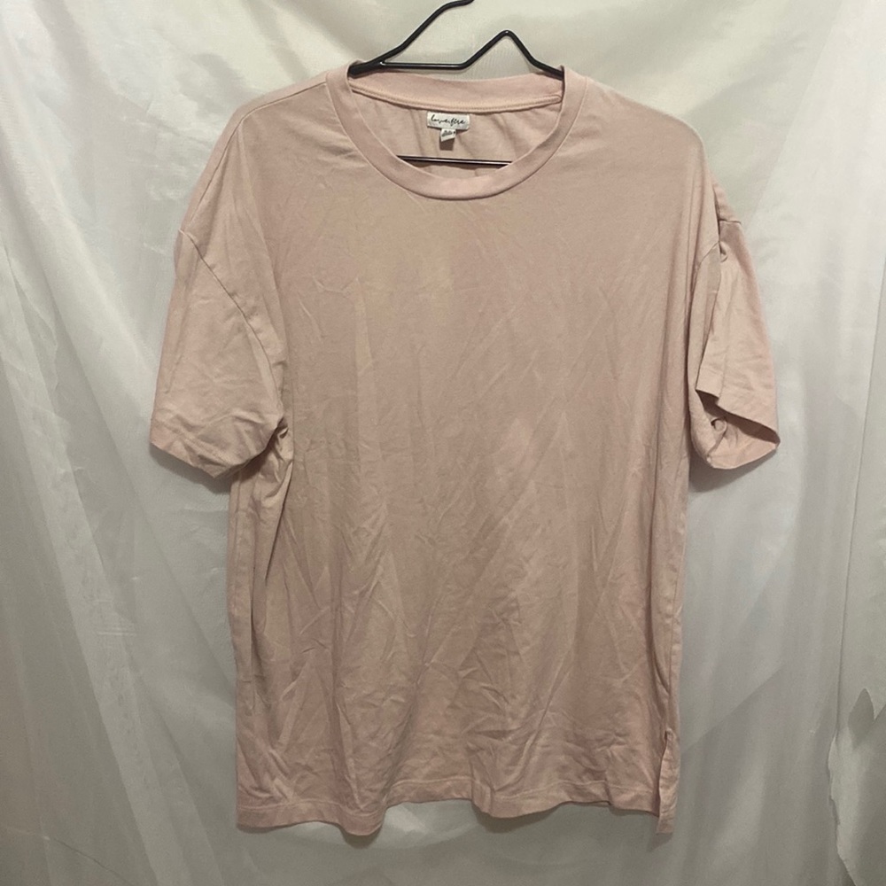 M pink shirt